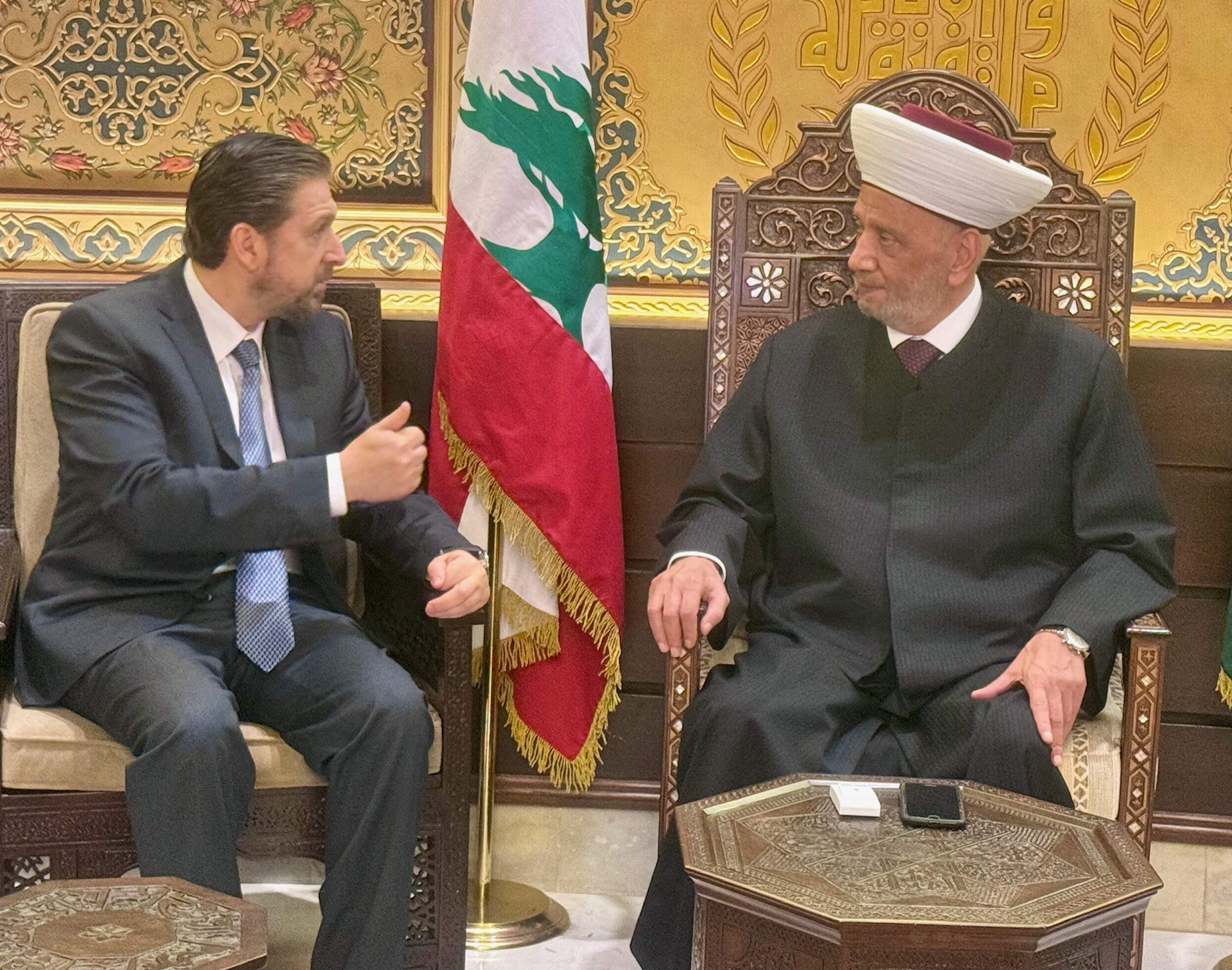 استقبل مفتي الجمهورية اللبنانية الشيخ عبد اللطيف دريان في دار الفتوى النائب فيصل كرامي وبحث معه في في الشؤون اللبنانية والعربية.  واستقبل النائب السابق وليد البعريني الذي قال بعد اللقاء: تشرفنا بزيارة سماحته واطلعناه على أوضاع منطقة عكار، واكدنا أهمية إنجاز الاستحقاق البلدي والاختياري في كل المحافظات اللبنانية التي شهدت تنافسا اخويا وعائليا وسياسيا لخدمة اللبنانيين والإنماء مناطقهم في شتى الميادين, والجهود التي قامت بها الحكومة والأجهزة الأمنية   في هذا المجال يشهد لها وتشكر ونامل ان تنجز الحكومة في القريب العاجل الإصلاحات التي وعدت بها وينتظرها اللبنانيون بفارغ الصبر.  والتقى الوزير السابق الدكتور فراس الأبيض وتم التداول في الشؤون العامة.