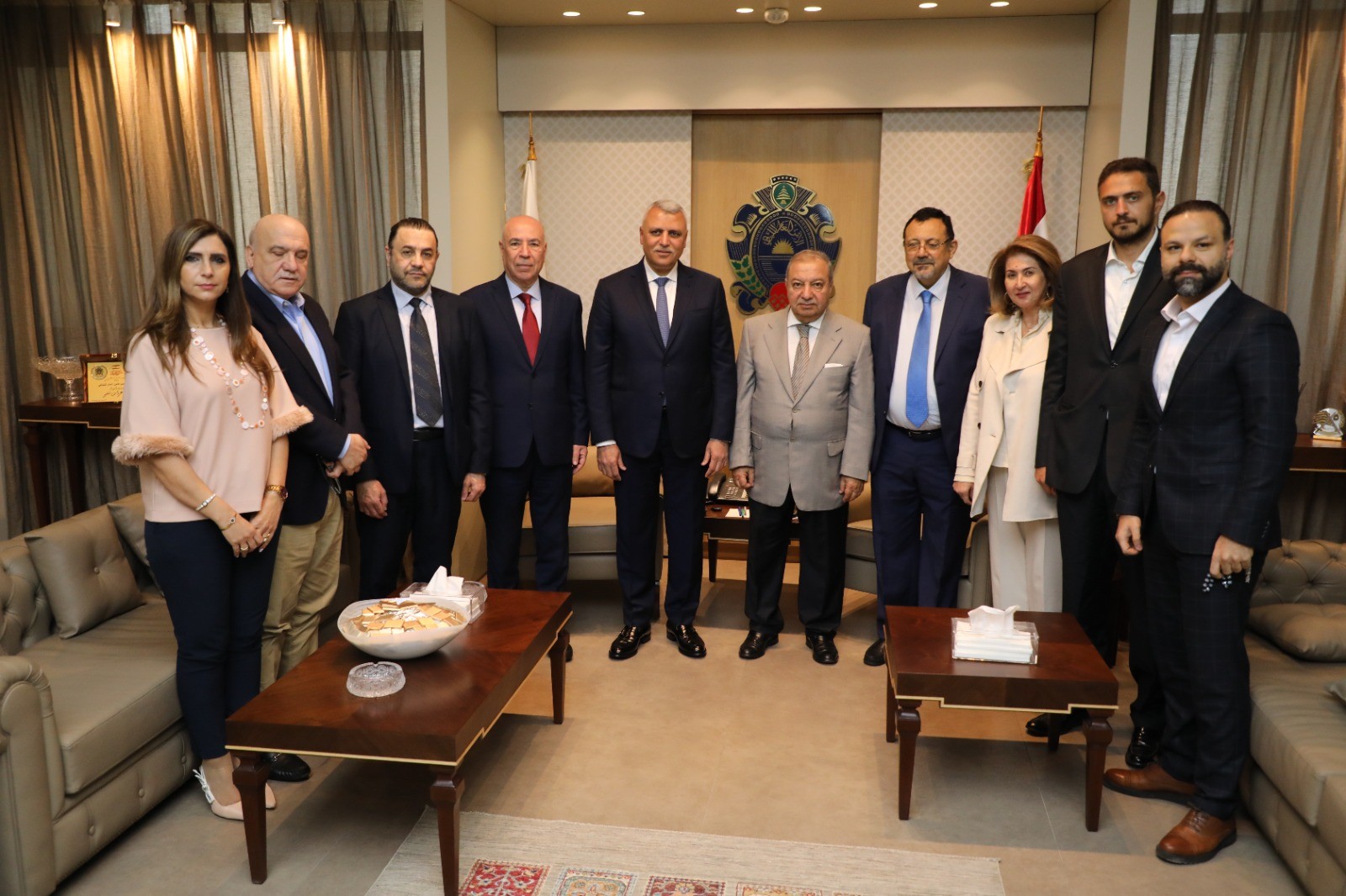 إستقبل المدير العام للأمن العام اللواء حسن شقير وفداً من نقابة الصحافة في لبنان إستقبل المدير العام للأمن العام اللواء حسن شقير وفداً من نقابة الصحافة في لبنان