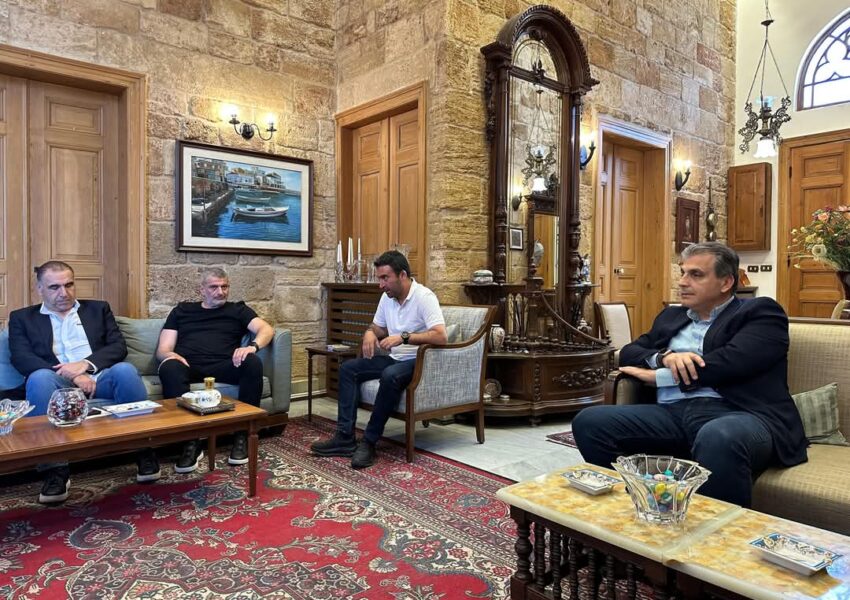 إستقبل رئيس التيار الوطني الحر النائب جبران باسيل رئيس بلدية قرطبا فادي مارتينوس في دارته في البترون.