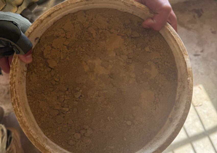“الريجي” اكتشفت عمليات توضيب للحشيشة في مستودع داهمته بحثاً عن مصنوعات تبغية مهرّبة