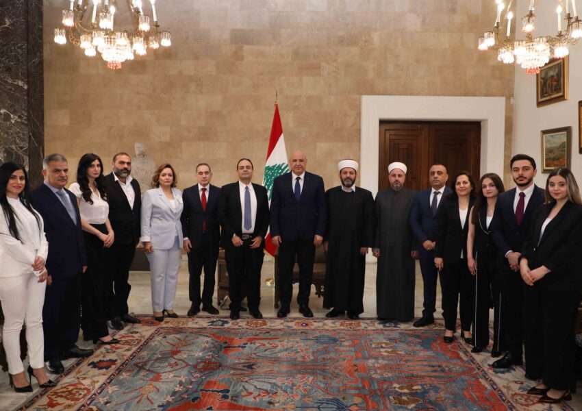 الرئيس عون استقبل النائب حيدر ناصر على رأس وفد: ثقافة المواطنة يجب ان تسود في لبنان وعلينا البناء على نجاح اللبنانيين في الخارج