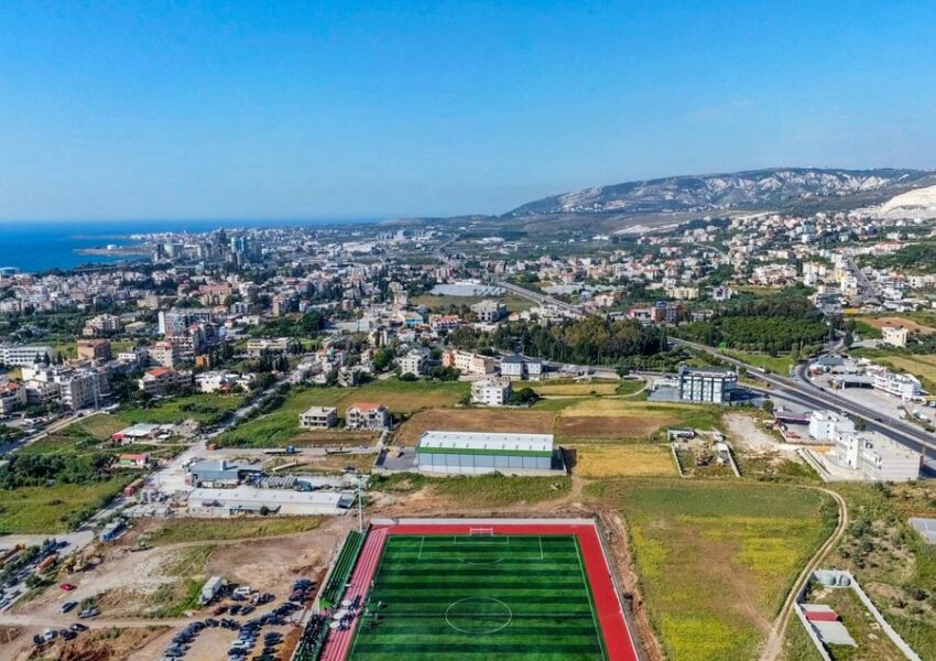 بين الثورة والحرب وكورونا: ملعب شكا يتحدى المستحيل