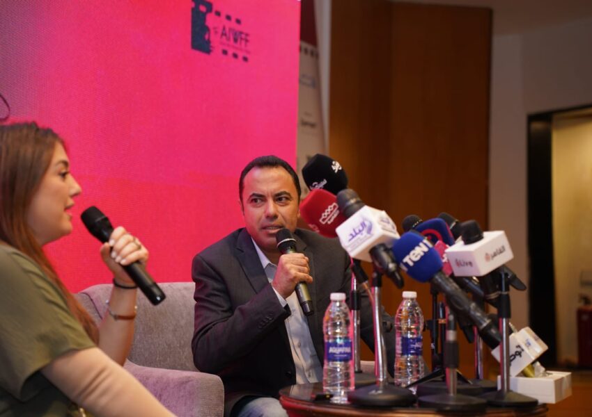 رفعت شعار كامل العدد و حفلت بالزغاريد والاحتفال