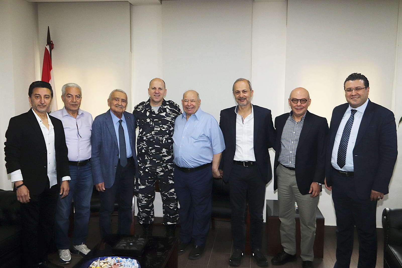 زار وفد من جمعية تجار كورنيش المزرعة برئاسة الحاج عفيف كشلي، صباح اليوم، قائد شرطة بيروت العميد عماد الجمل