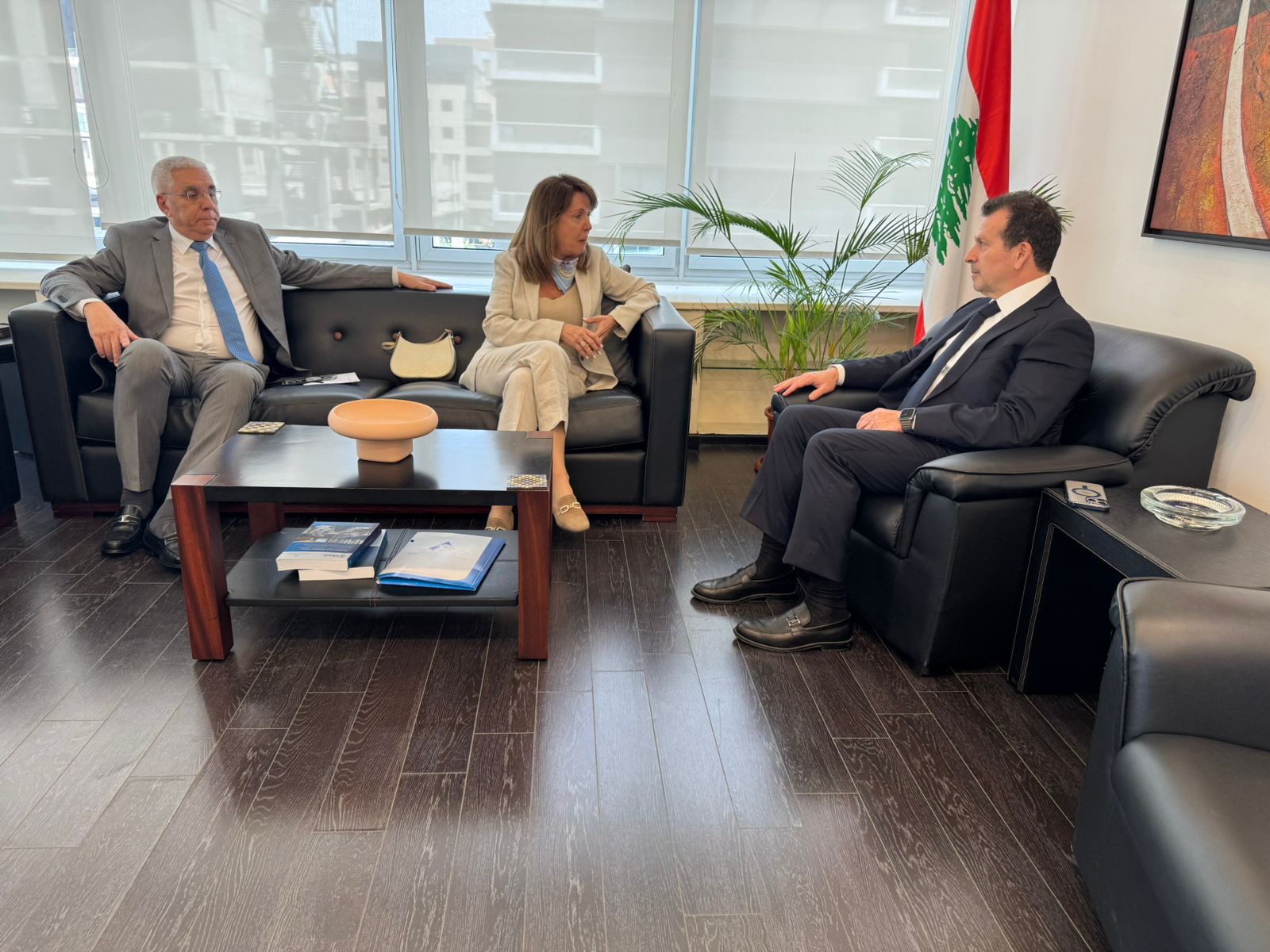 شحادة يستقبل عميدة كلية طب الأسنان في USJ.. ومؤتمر عن الـAI in Healthcare