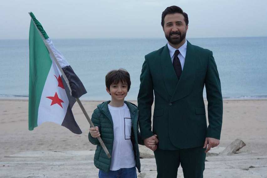 عبد الكريم حمدان يشعل حماس السوريين بأغنية “هزوا الأرض ويحقق المزيد من النجاحات (عبد الكريم حمدان يشعل حماس بأغنية) “هزوا الأرض ويحقق المزيد من النجاحات