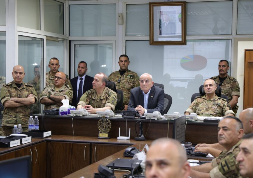 معالي وزير الدفاع من غرفة العمليات قيادة الجيش (معالي وزير الدفاع من غرفة عمليات قيادة الجيش)