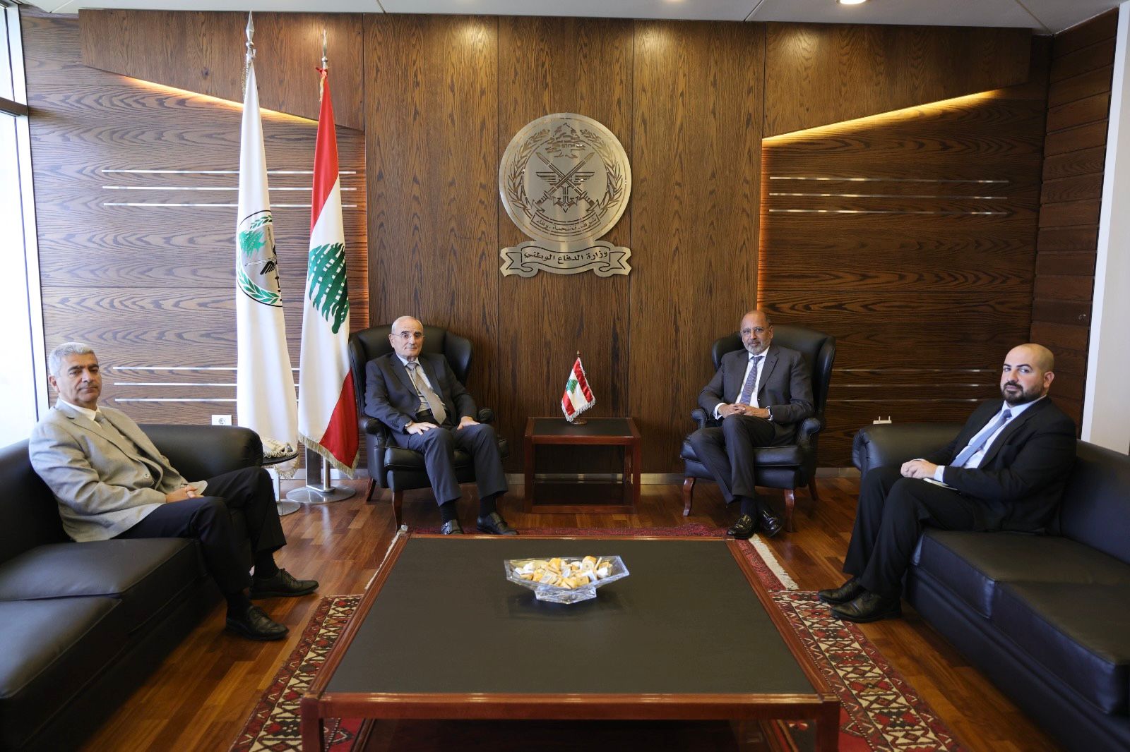 وزير الدفاع الوطني خلال لقاءه المنسق المقيم للأمم المتحدة في لبنان لتمديد مهمة اليونيفيل من دون أي تعديلات