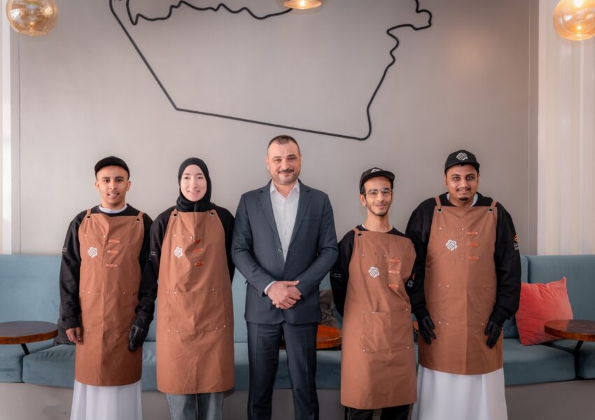 شركة الإمارات للسيارات توظف مواطنين إماراتيين من أصحاب الهمم عبر مبادرة “بي كافيه