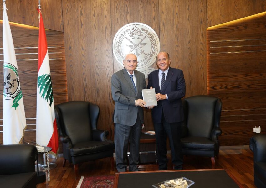 استقبالات وزير الدفاع الوطني