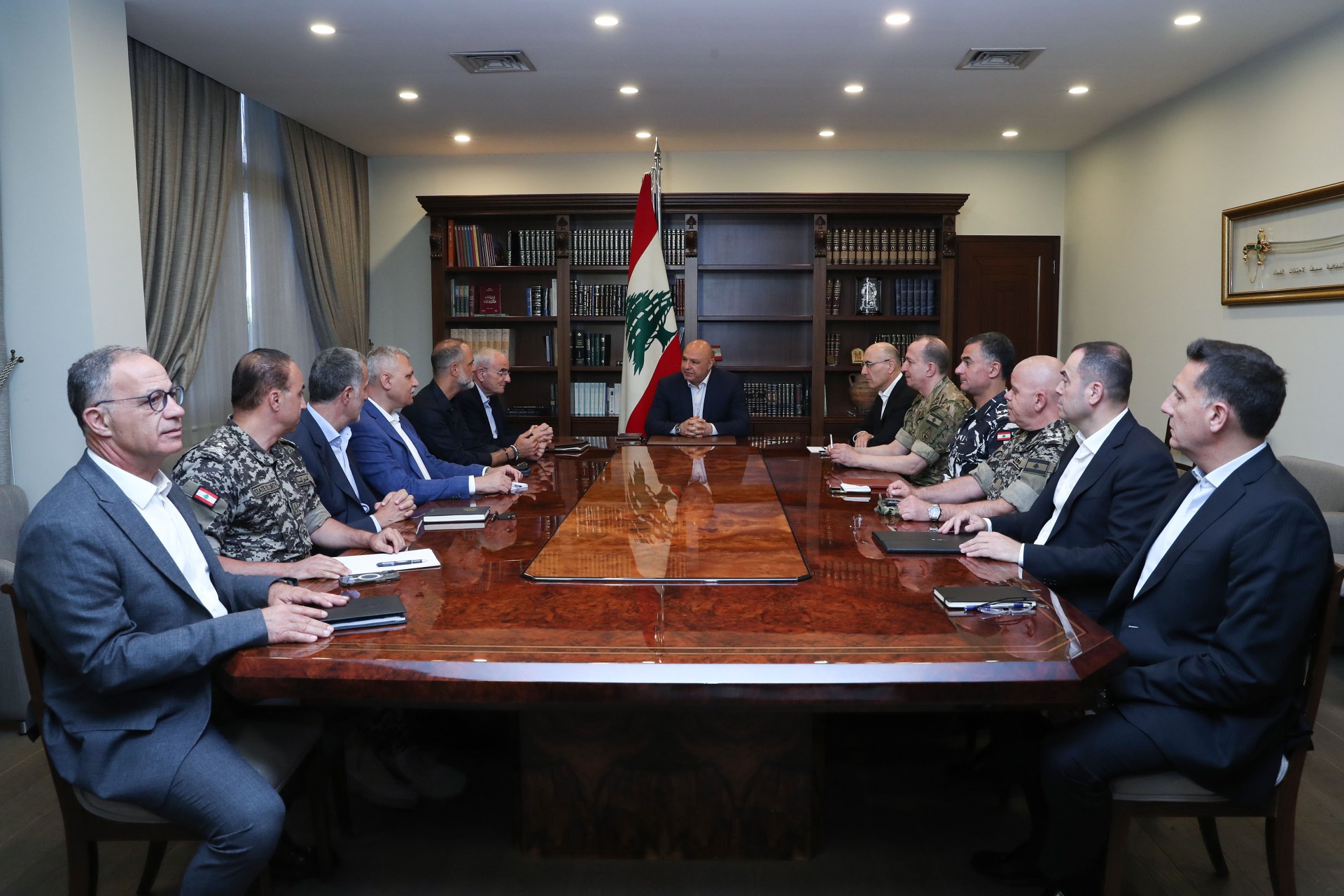 الرئيس عون ترأس اجتماعا ضم وزراء الدفاع والداخلية والأشغال وقادة الاجهزة الامنية لمتابعة التطورات نتيجة المواجهات الإيرانية الاسرائيلية