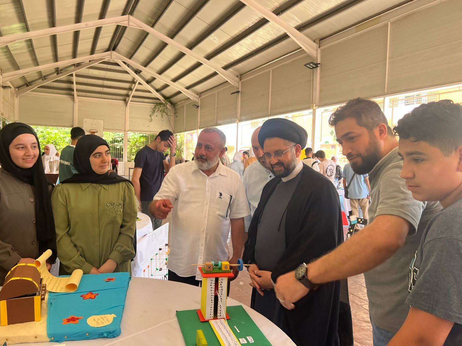 السيد جعفر فضل الله مفتتحا المعرض السنوي في ثانوية الصادق(ع) في جويا: ثقتنا كبيرة بهذا الجيل الذي سينهض بهذا الوطن على مختلف المستويات