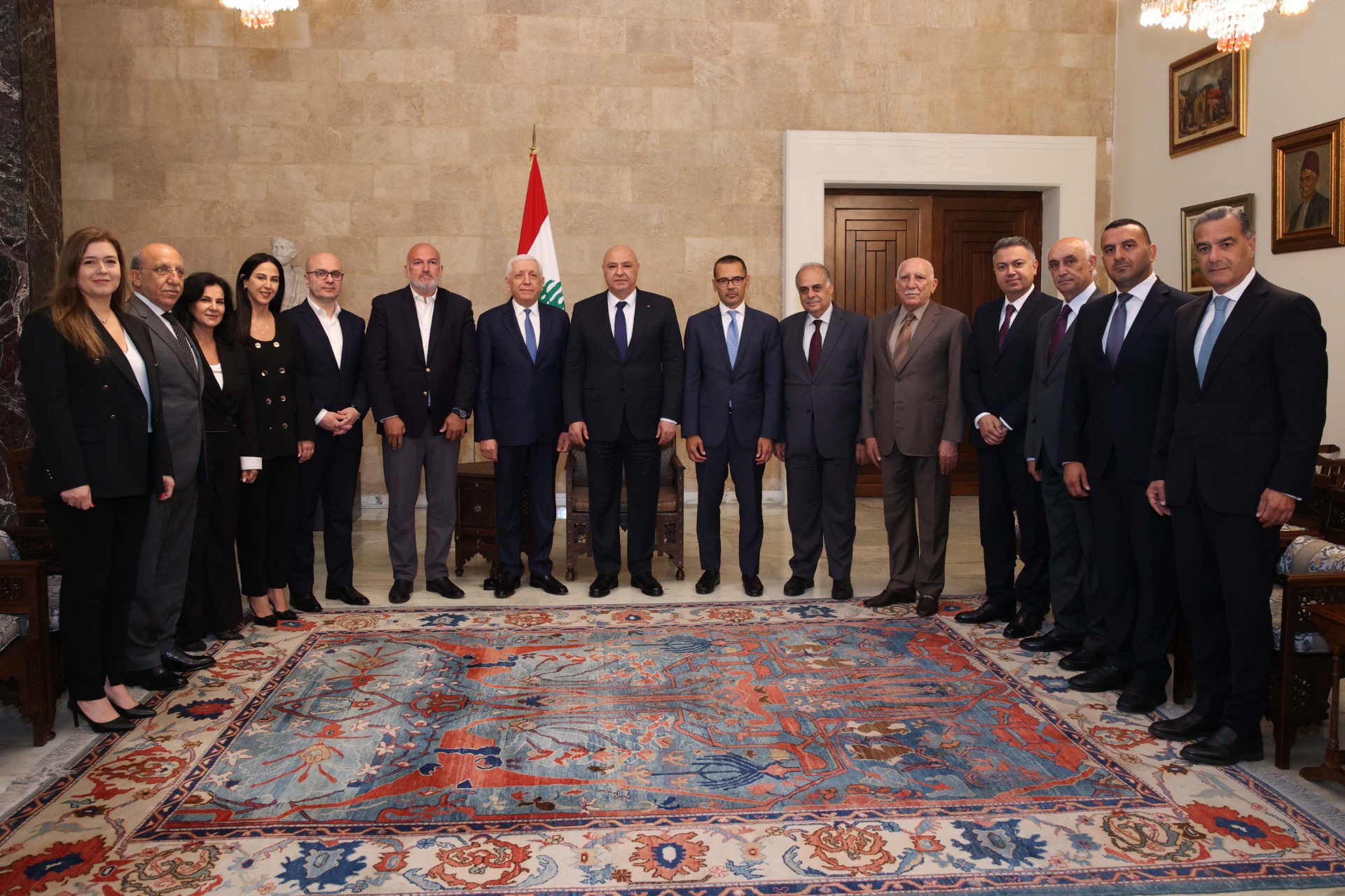 رئيس الجمهورية مستقبلاً  نائب المدير الاقليمي للبنك الدولي