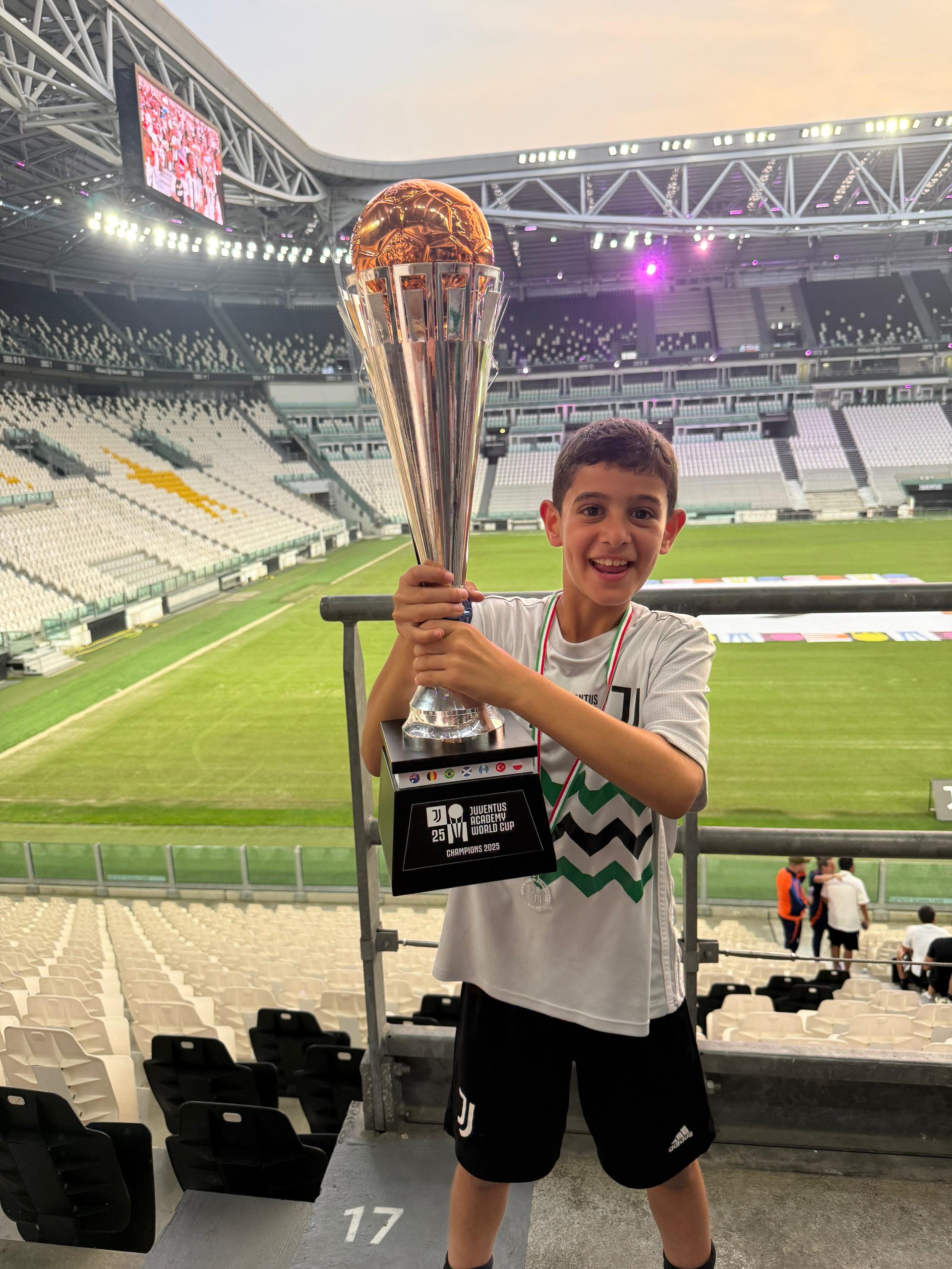 راين أبي نجم يتألّق عالمياً ويفوز ببطولة كأس العالم لأكاديميات جوفنتوس