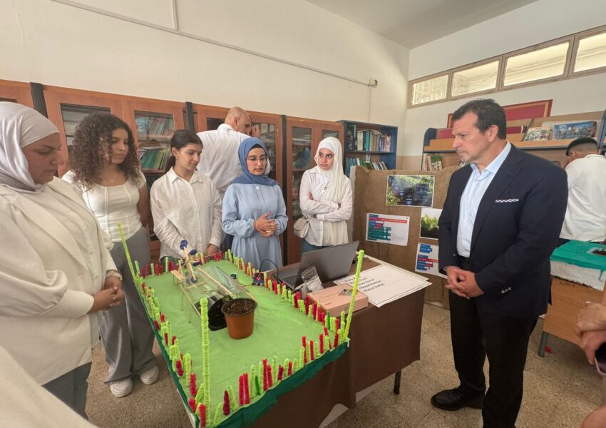 شحادة يزور ثانوية المستقبل الرسمية: التكنولوجيا مدخل لفرص العمل المستقبلية