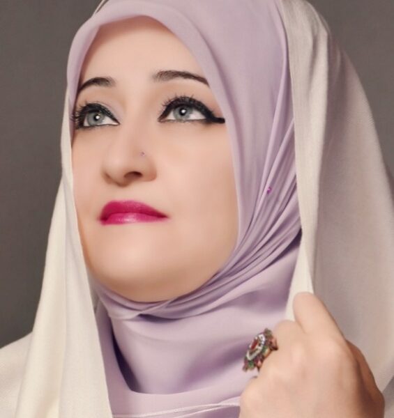 د. سناء الشعلان: قصيدة تمشي على قدمين