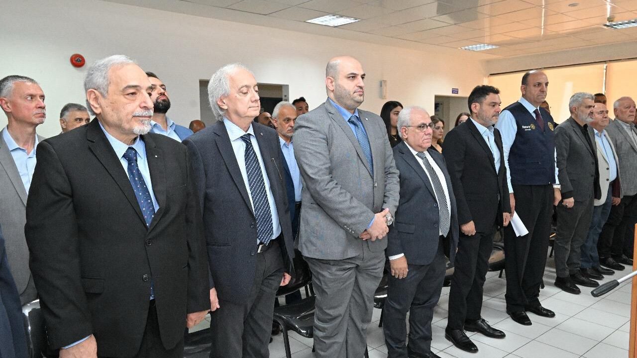 وزير الصحة خلال ازاحة الستارة عن معدات طبية مقدمة من روتاري لغرفة طوارئ مستشفى كسروان: الصحة مسؤولية جماعية